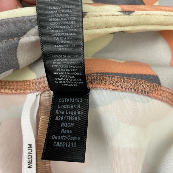 Revolve Koral Lustrous High Rise Legging in Rose Quartz Camo size M - Picture 11 of 11